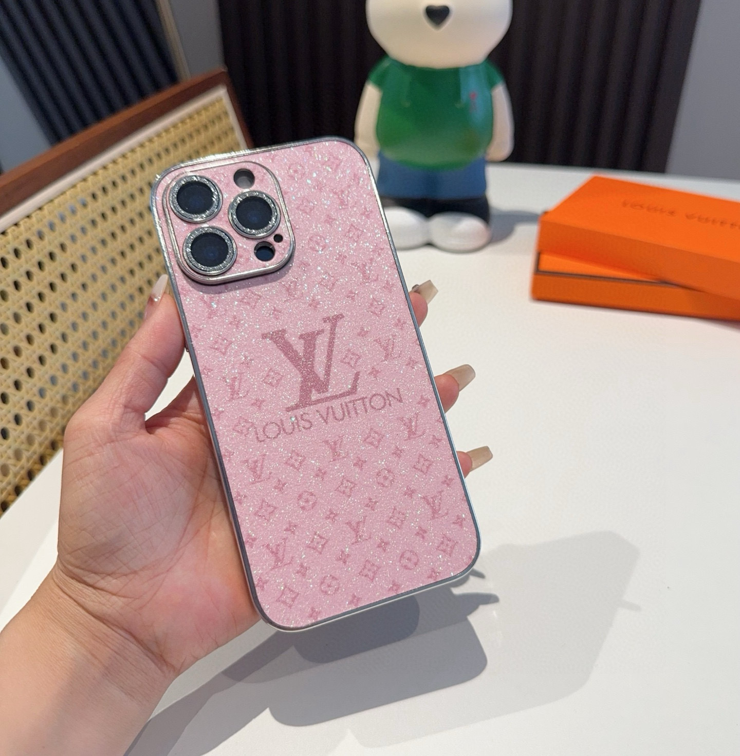 💕新品💕✨LV手机壳 电镀边闪粉镜头膜 全包壳
型号:为了不出现报错型号,请打开本机查看手机设置显示的型