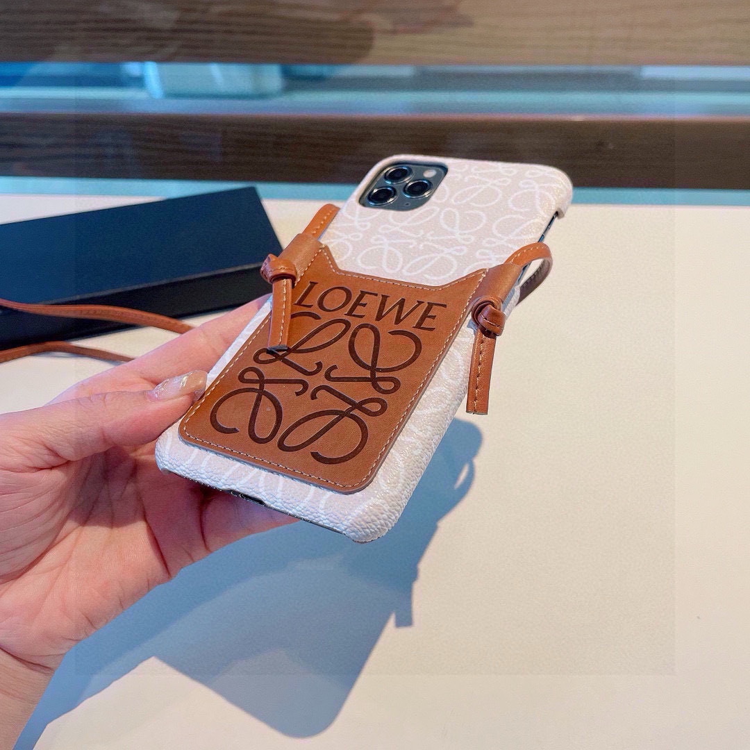 ✨新款上架✨
🌟Loewe罗意威斜挎卡包手机壳🤎🖤🤍iPhone16型号已出货 型号:为了不出现报错型