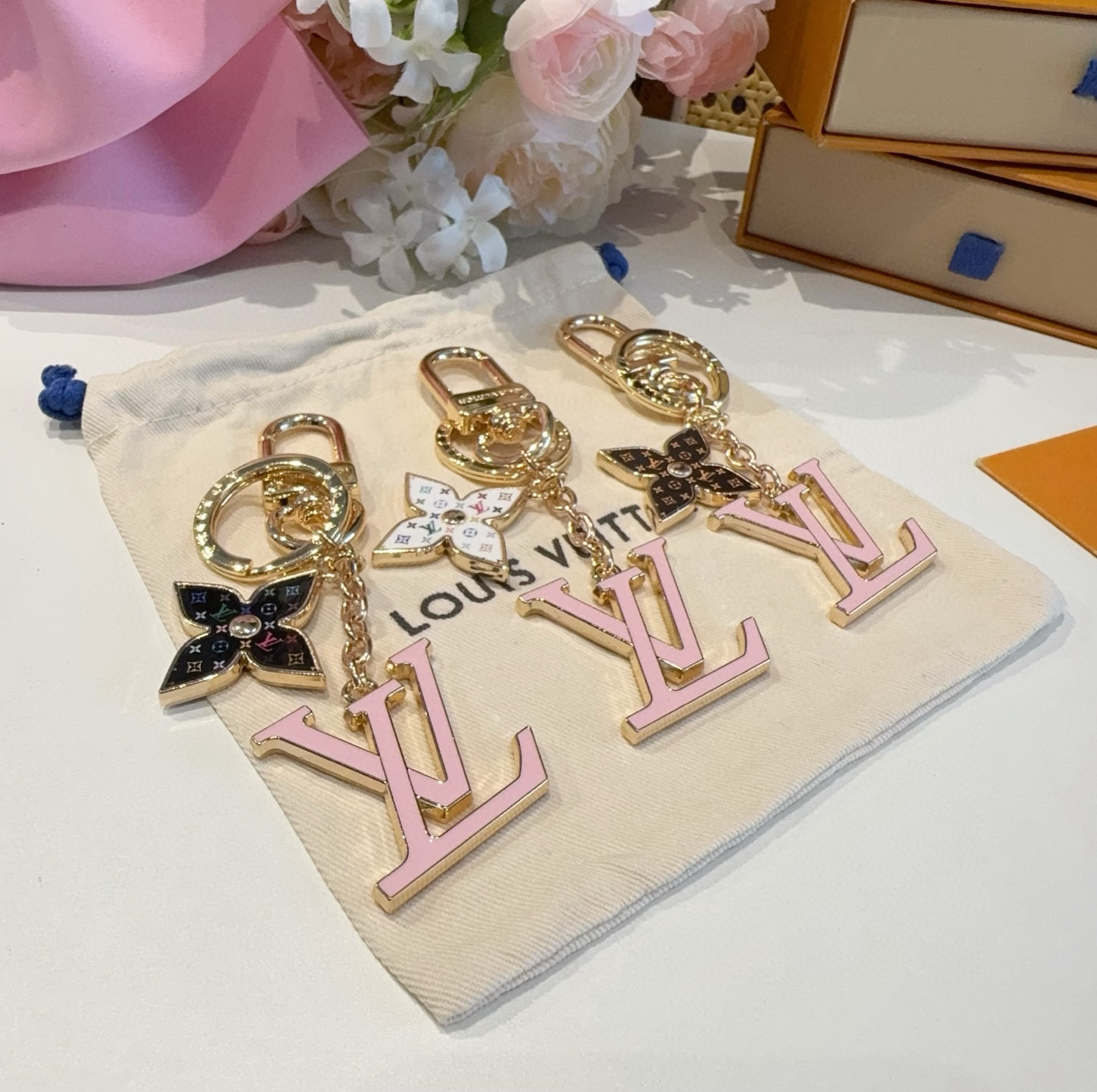  。村上隆三彩系列 白三彩 黑三彩 老花 LV 钥匙扣 SPring Street 包饰与钥匙扣 包包挂