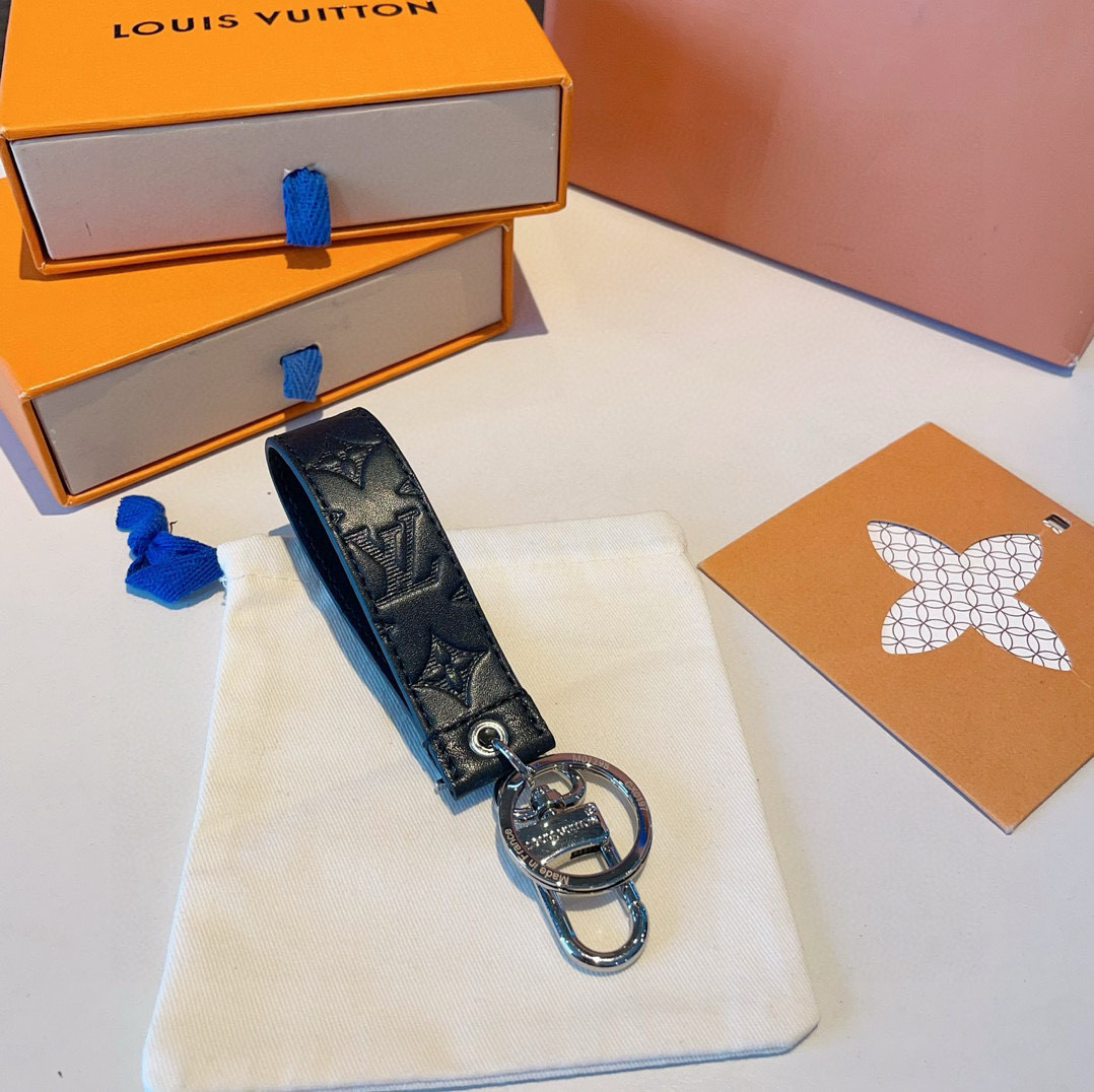  。。LOUIS VUITTON官网款 LV CLOCHES-CLES包饰与钥匙扣。
MONOGRAM 