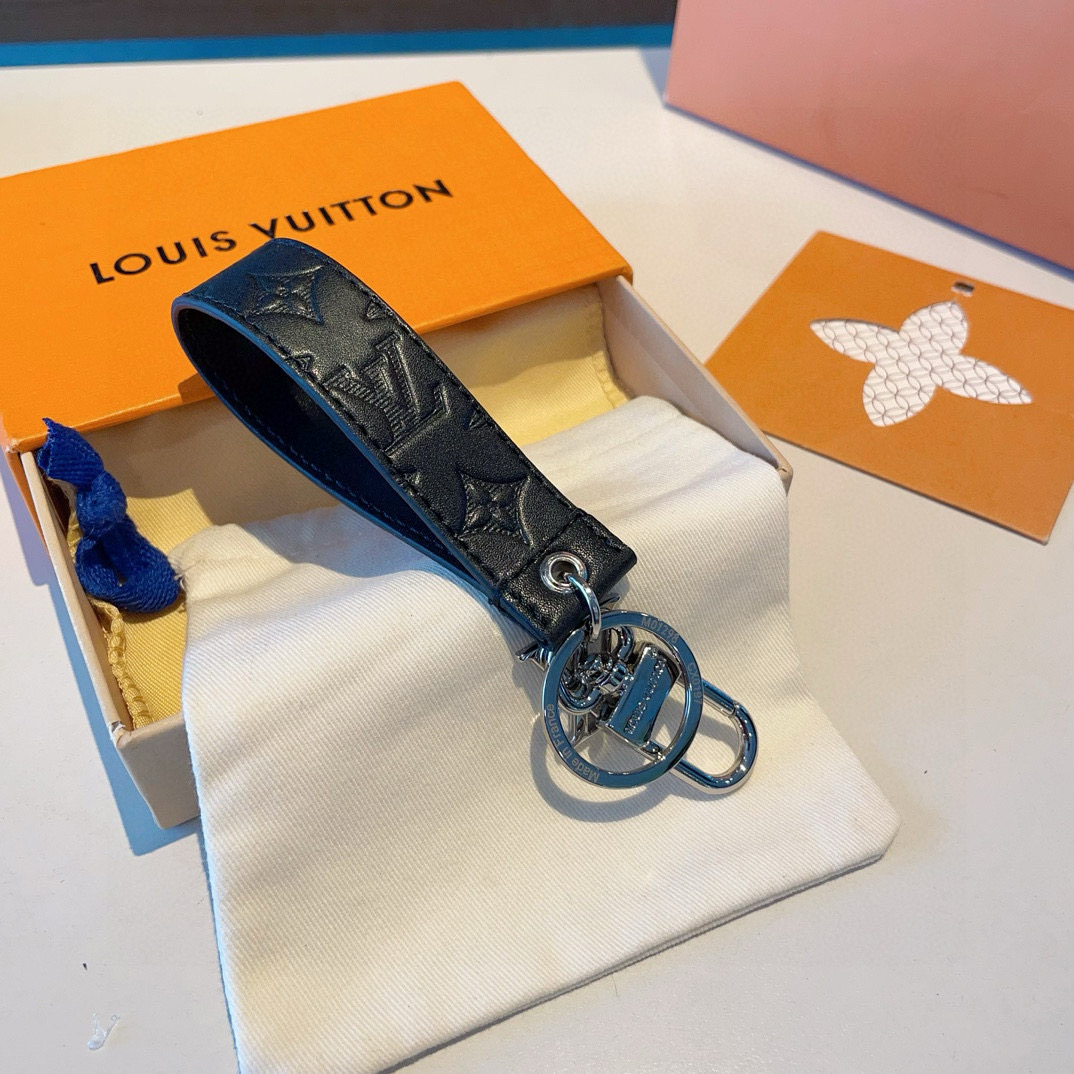  。。LOUIS VUITTON官网款 LV CLOCHES-CLES包饰与钥匙扣。
MONOGRAM 