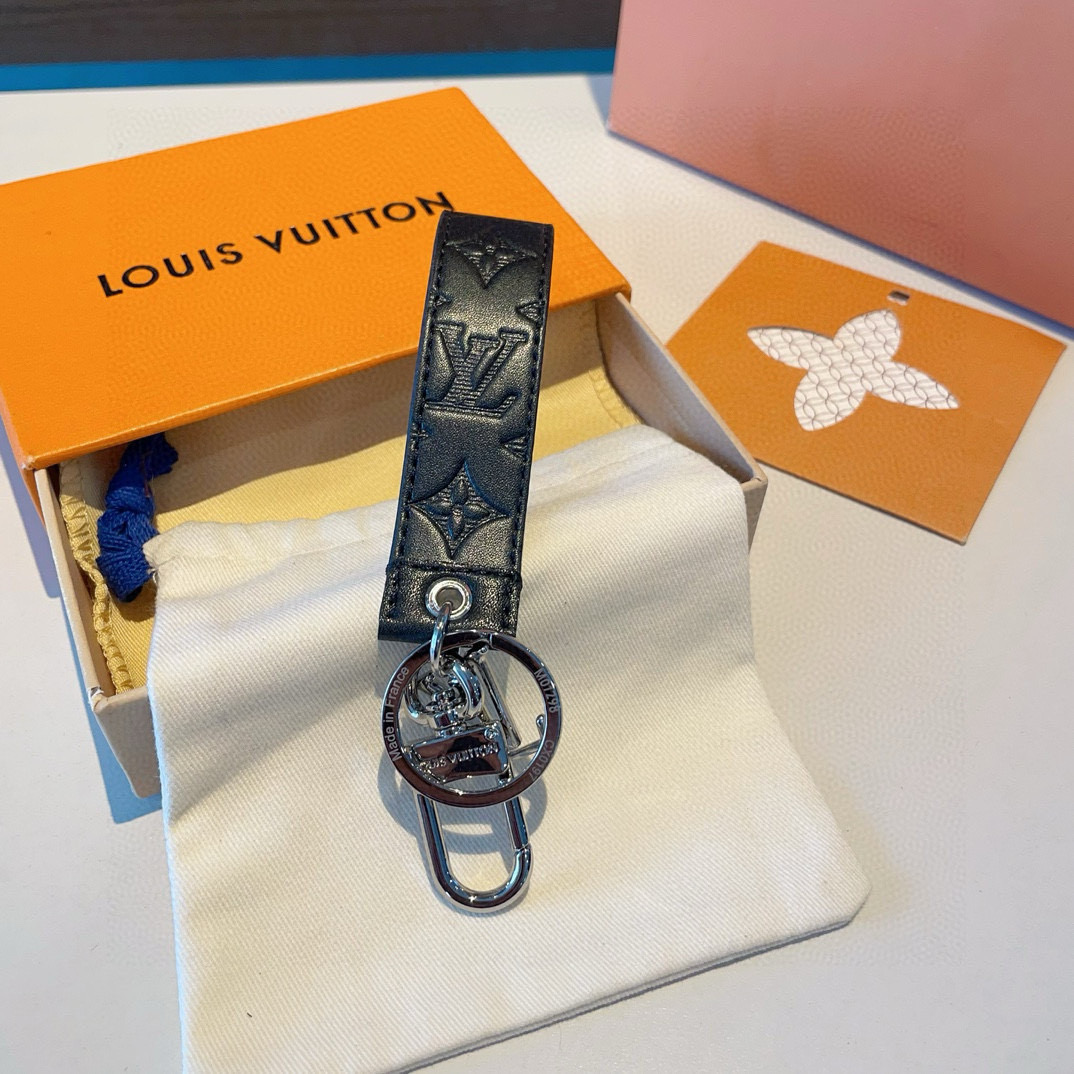  。。LOUIS VUITTON官网款 LV CLOCHES-CLES包饰与钥匙扣。
MONOGRAM 