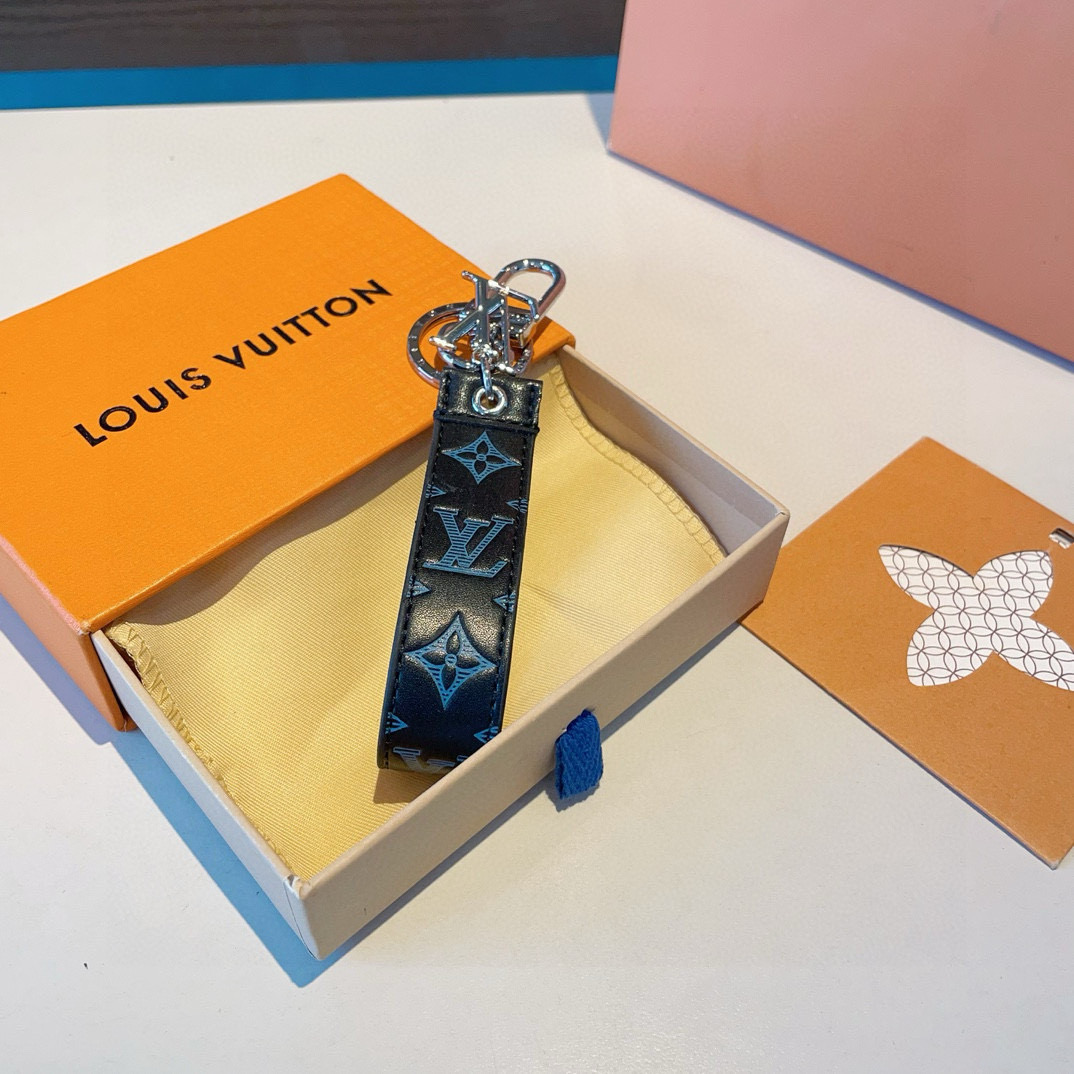  。。LOUIS VUITTON官网款 LV CLOCHES-CLES包饰与钥匙扣。
MONOGRAM 