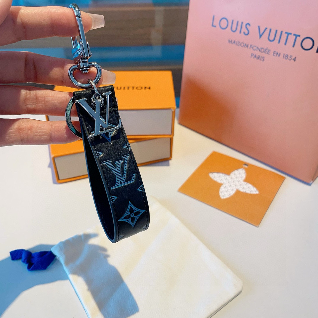  。。LOUIS VUITTON官网款 LV CLOCHES-CLES包饰与钥匙扣。
MONOGRAM 