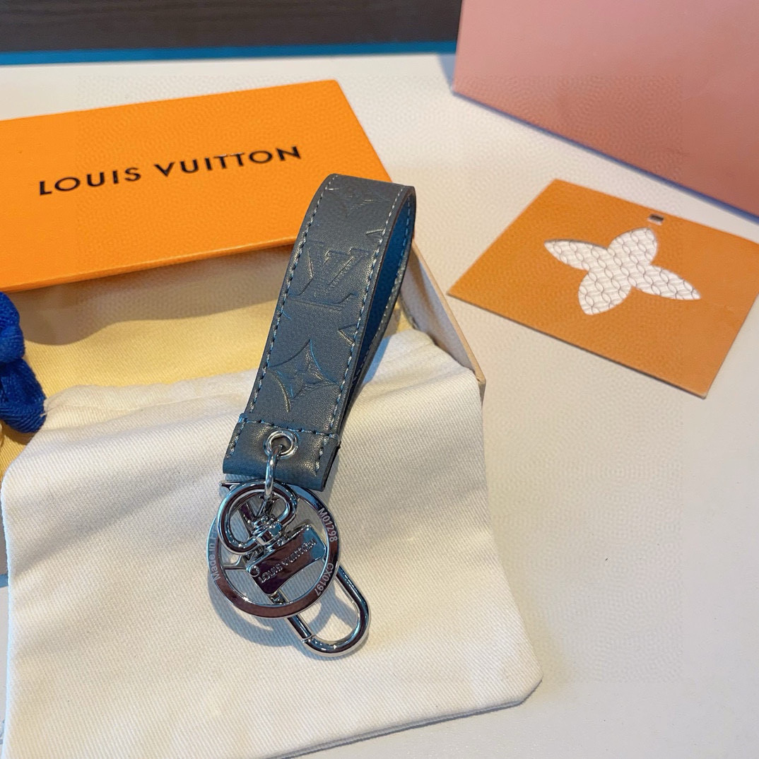  。。LOUIS VUITTON官网款 LV CLOCHES-CLES包饰与钥匙扣。
MONOGRAM 