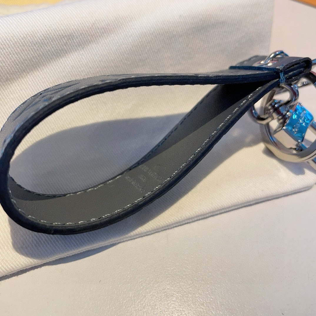  。。LOUIS VUITTON官网款 LV CLOCHES-CLES包饰与钥匙扣。
MONOGRAM 