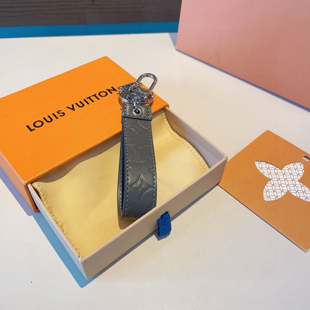  。。LOUIS VUITTON官网款 LV CLOCHES-CLES包饰与钥匙扣。
MONOGRAM 