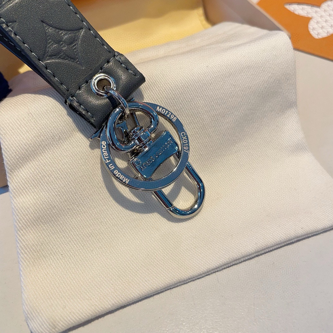  。。LOUIS VUITTON官网款 LV CLOCHES-CLES包饰与钥匙扣。
MONOGRAM 