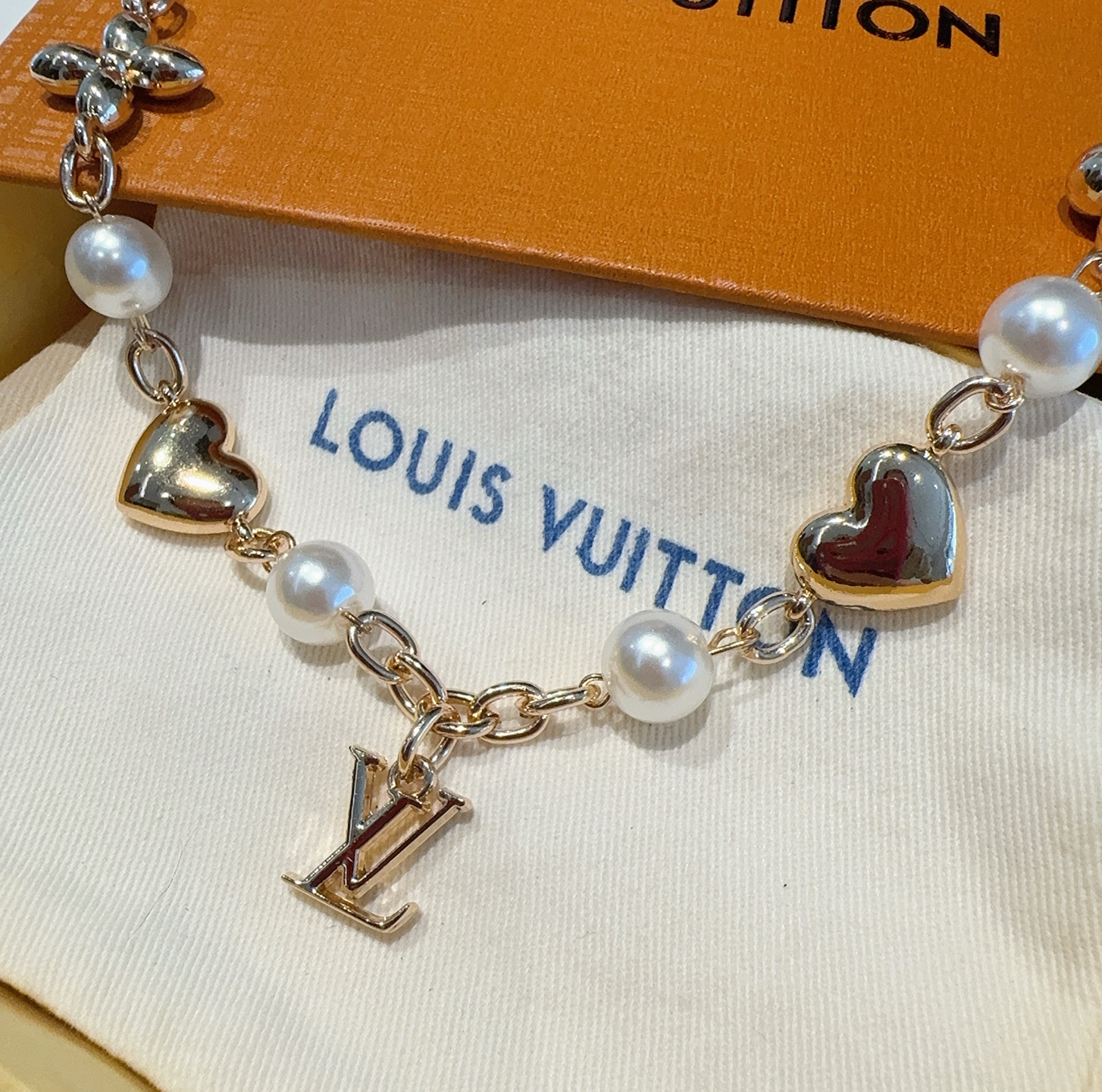   LV钥匙扣 包包挂链 挂件 金色
SPring Street Chain 包饰将 Monogram 