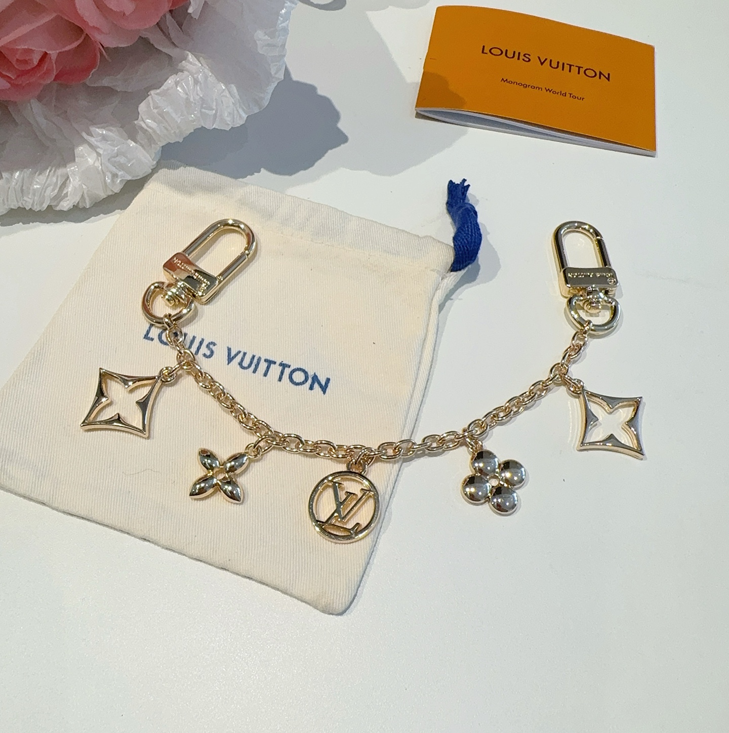   LV钥匙扣 包包挂链 挂件 金色
M01188 SPring Street Chain 包饰将 Mo