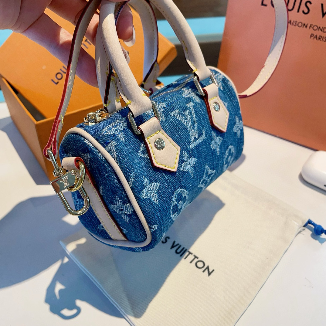   配链条❗️新品❗️LV手提mini牛仔布枕头包 
☀️Louis Vuitton 路易威登lv迷你手