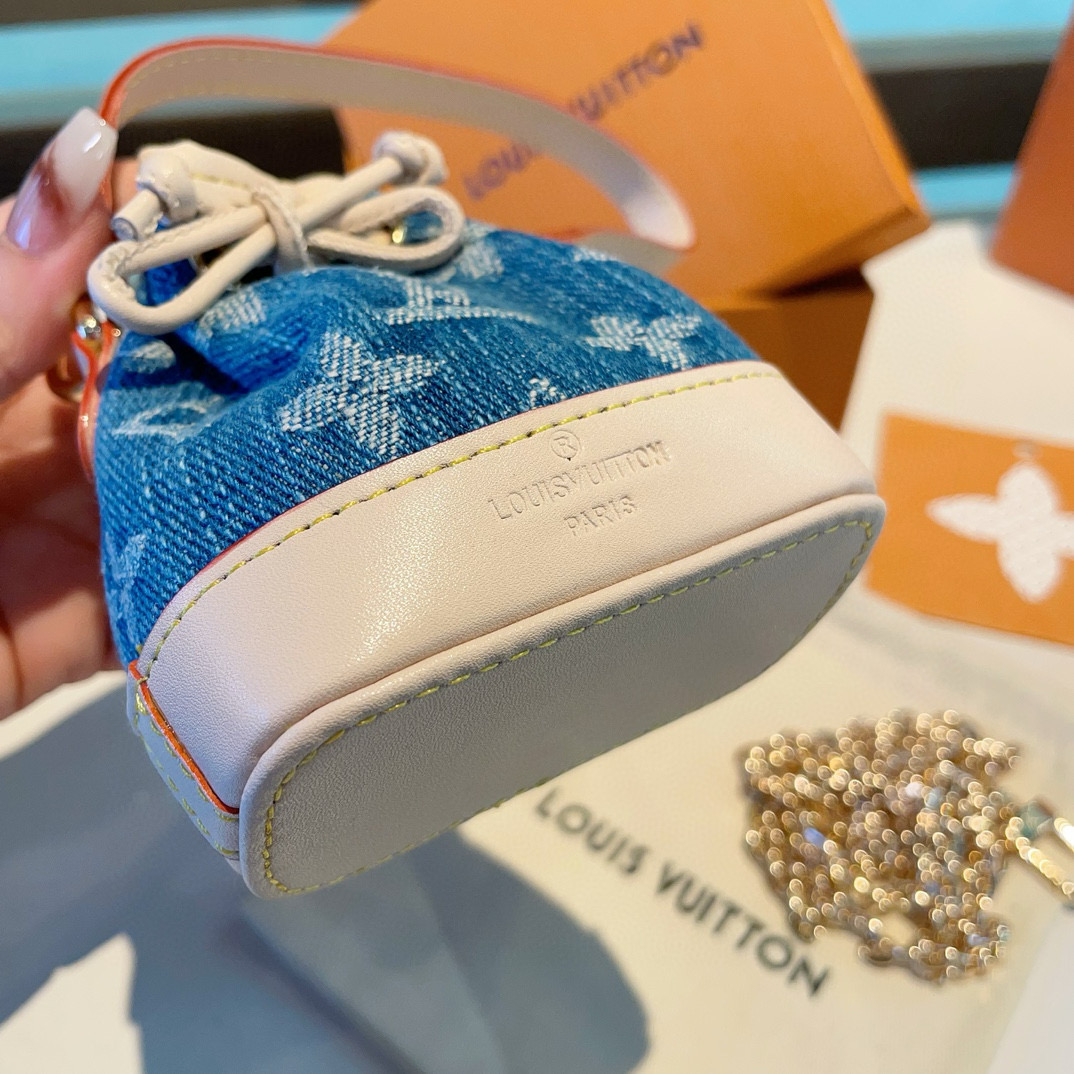  配链条❗️新品❗️
MICRO NOE 包饰 斜挎mini包包钥匙扣 Louis Vuitton 路易