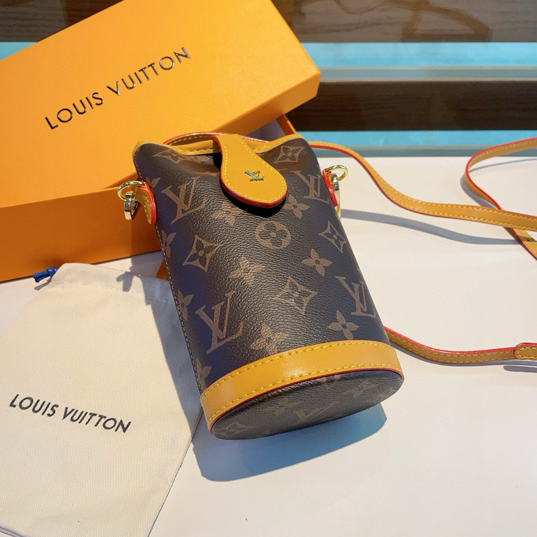  。LV薯条🍟斜挎手机包mini包包  
M80874 Louis Vuitton 路易威登FOLD M