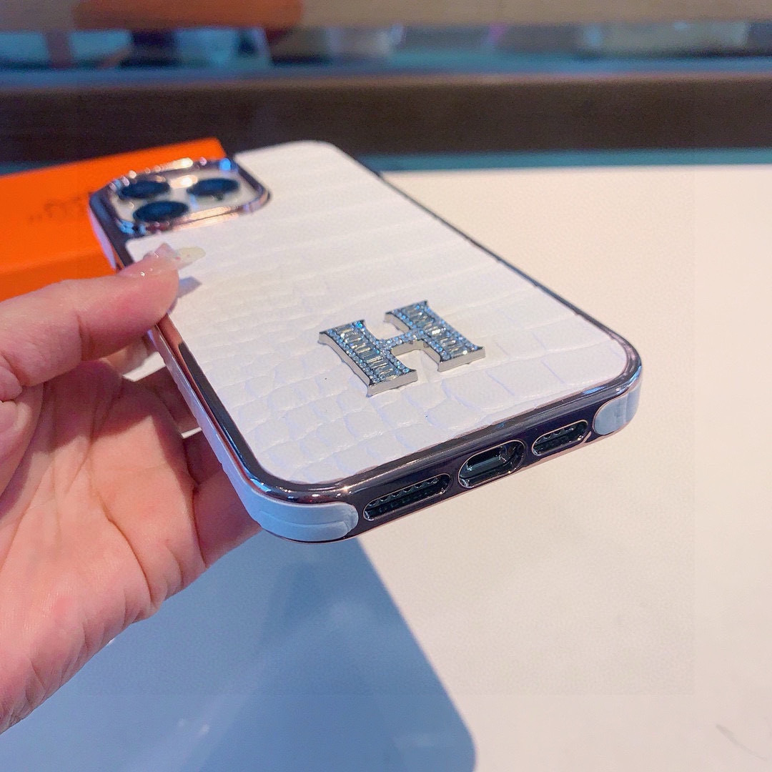 ✨爆款上架✨爱马仕🐎-HERMES鳄鱼纹H手机壳🛍️🛍️全包包边壳
型号:为了不出现报错型号,请打开本