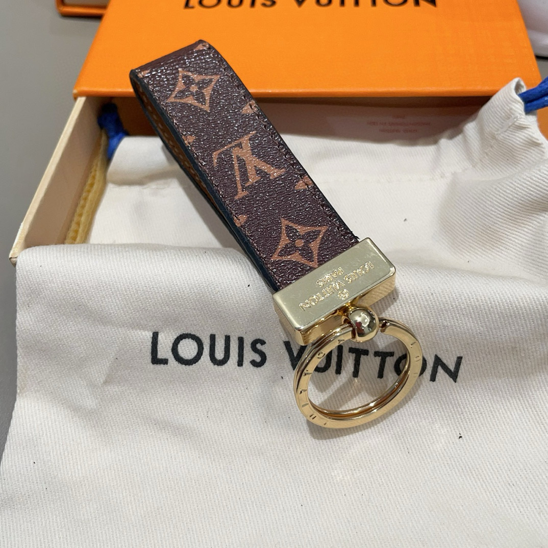。LV 钥匙扣车钥匙扣经典老花/黑格，Monogram 帆布不仅精美，而且经久耐用， 是 Dragonn