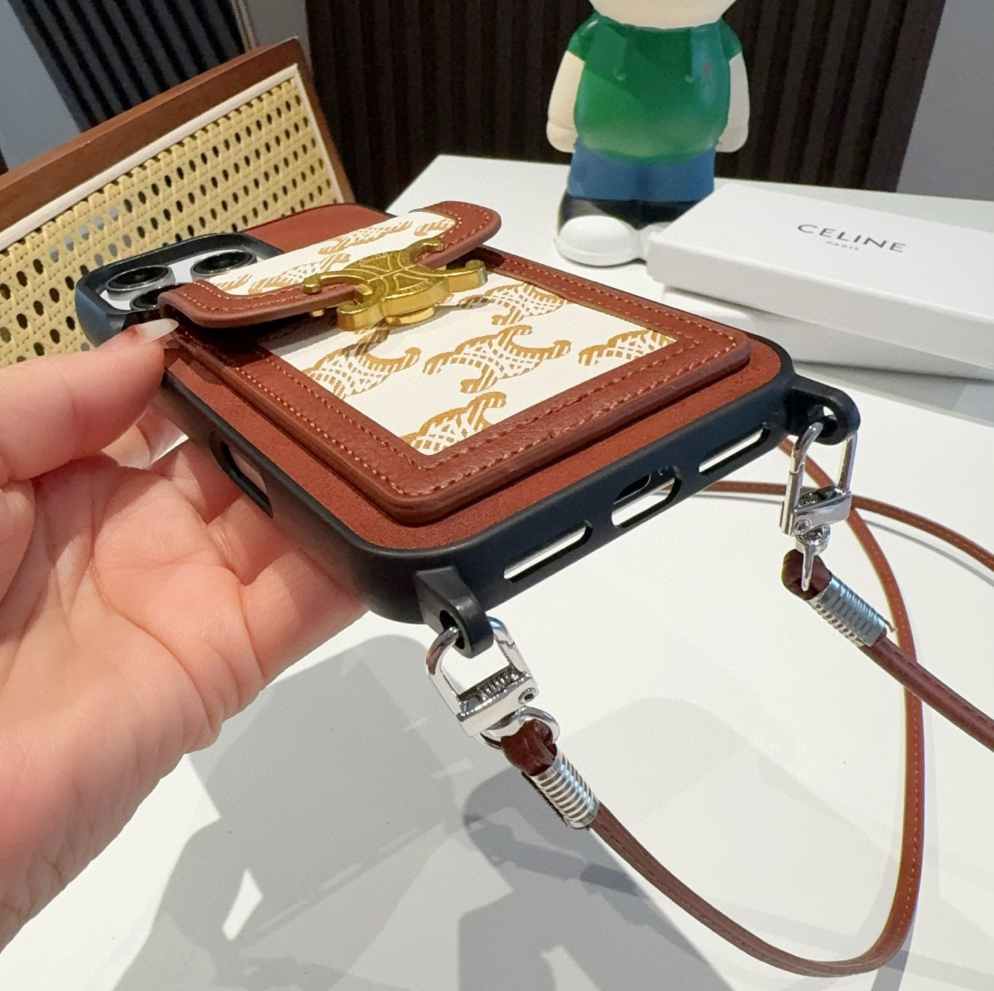 ✨💠Celine•赛琳斜挎插卡手机壳 全包卡包手机壳 挂绳🉑拆卸
型号:为了不出现报错型号,请打开本机查
