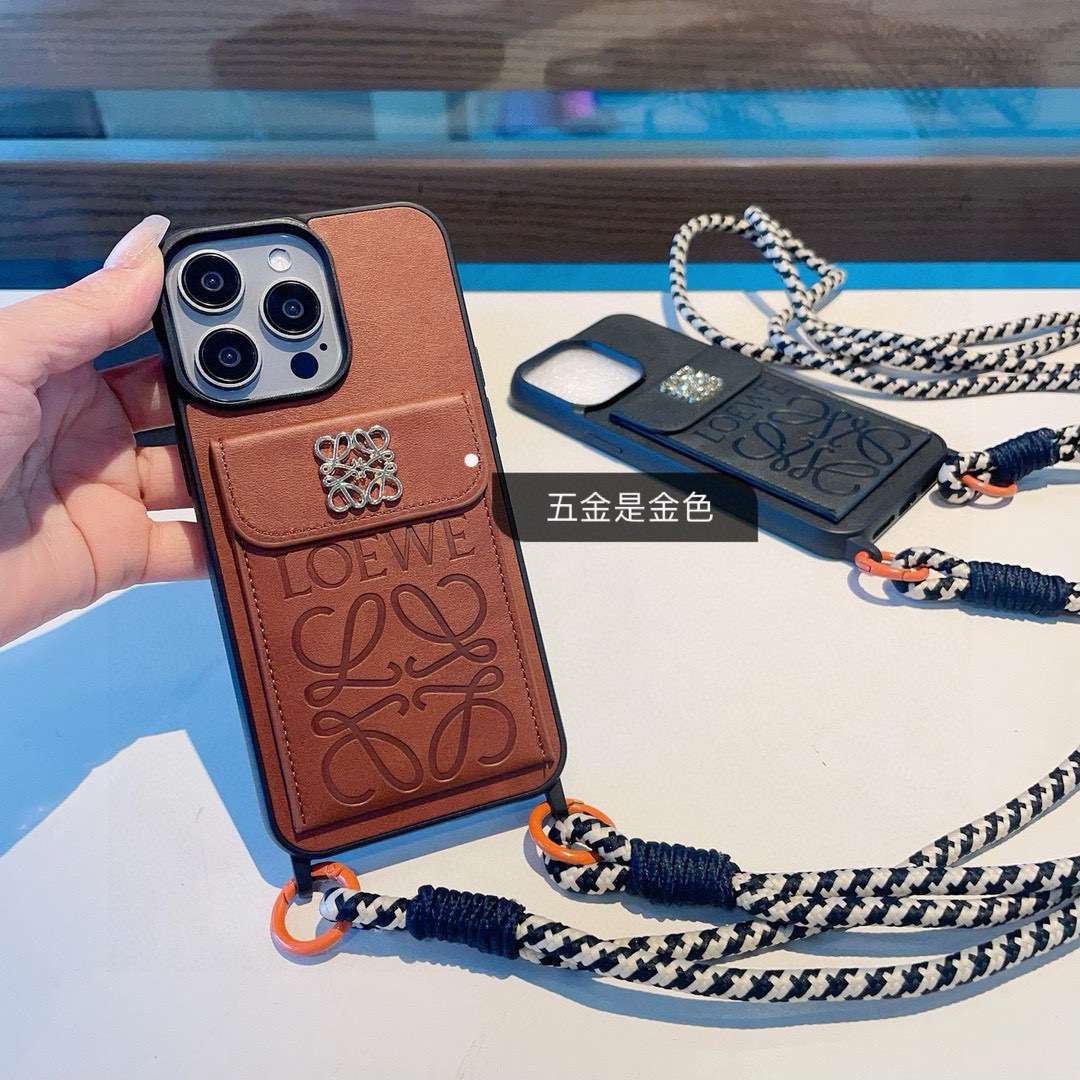 💃罗意威斜挎手机壳卡包壳 斜挎绳子可拆卸 ⚠️logo五金是金色的
型号:为了不出现报错型号,请打开本机