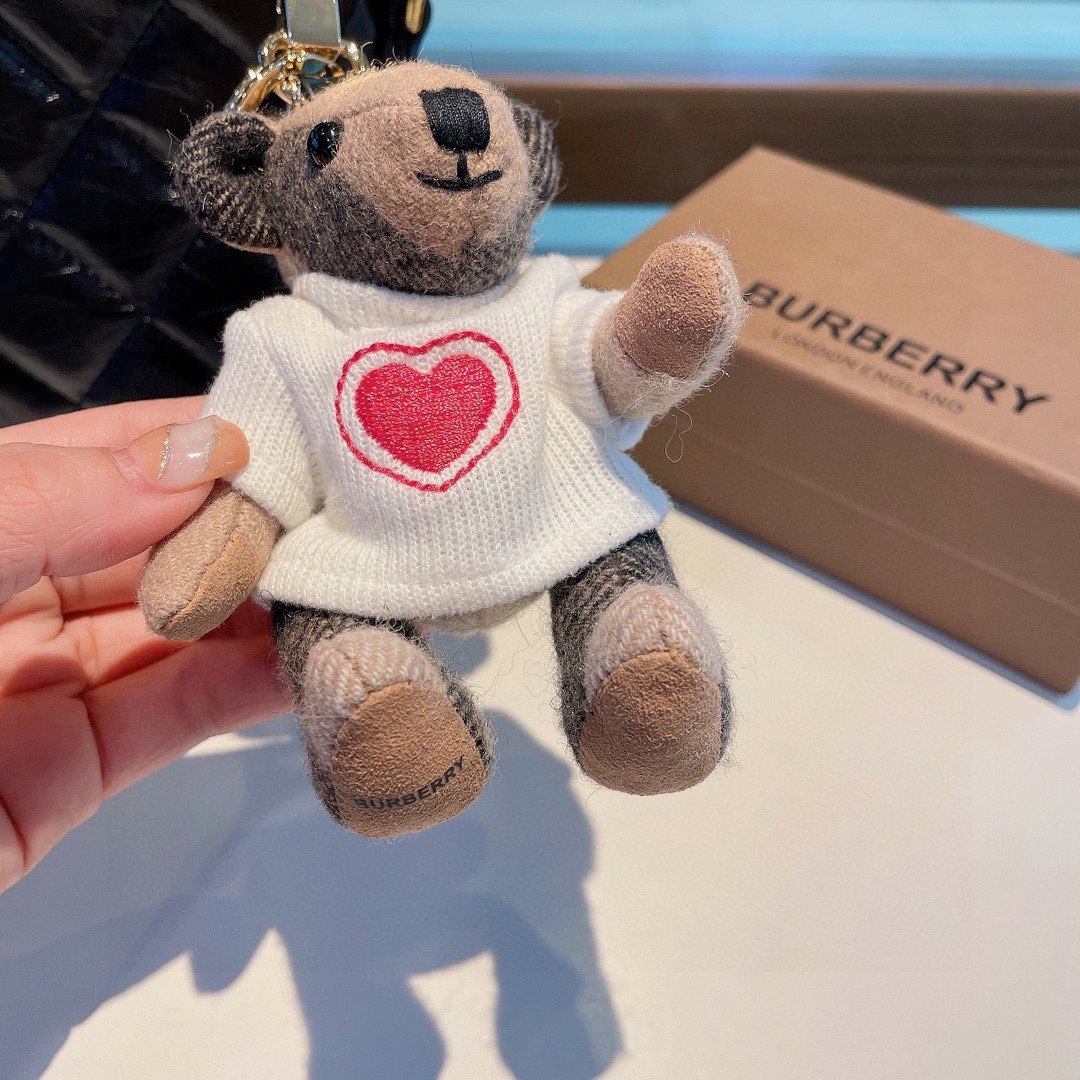 Burberry代工厂小熊🐻挂件，巴宝莉🐻毛衣泰迪熊钥匙扣挂件  温柔到心里🥰 
准备已久、精致自留 