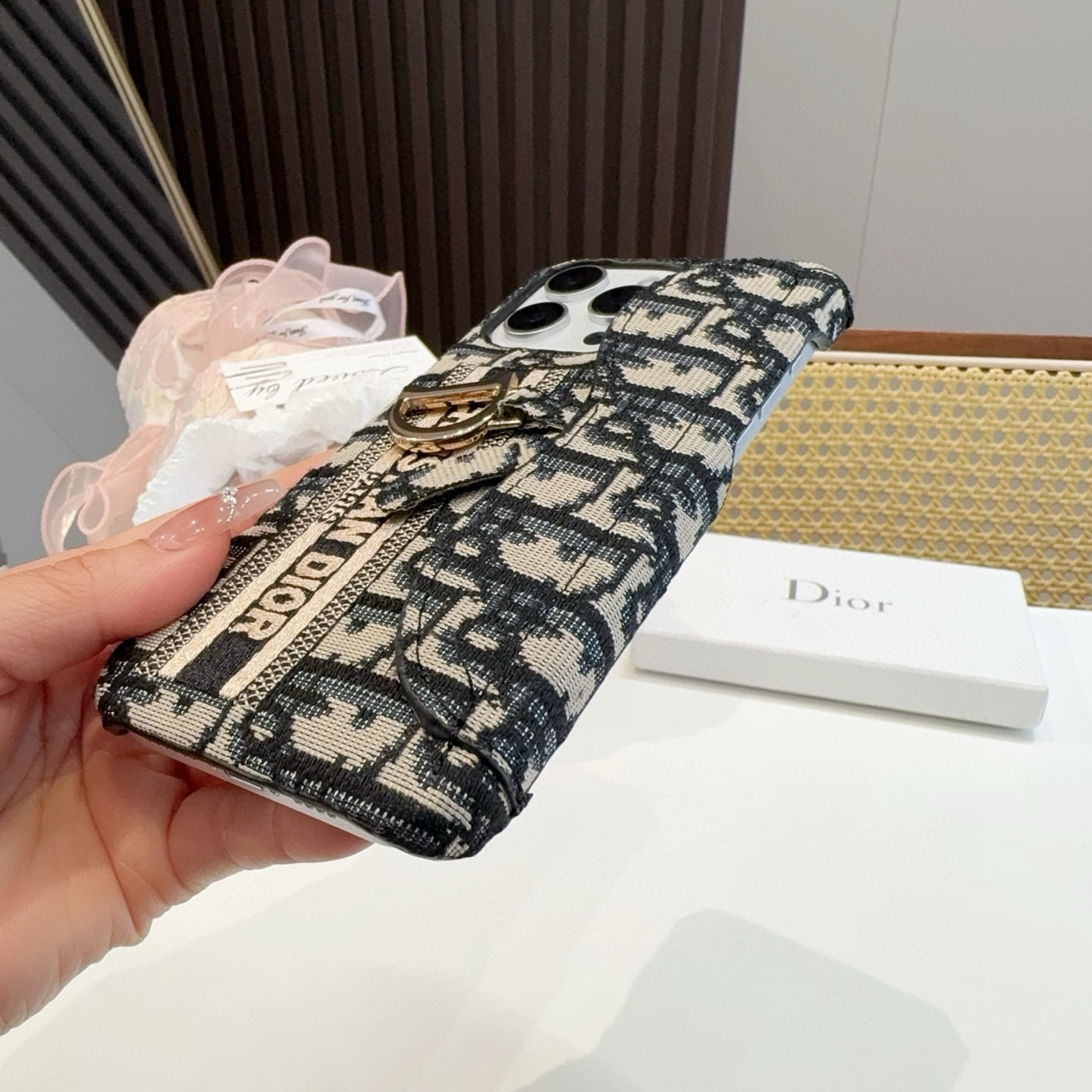 ✨✨iPhone16型号已更新
Dior刺绣布艺刺绣卡包手机壳
型号:为了不出现报错型号,请打开本机查看