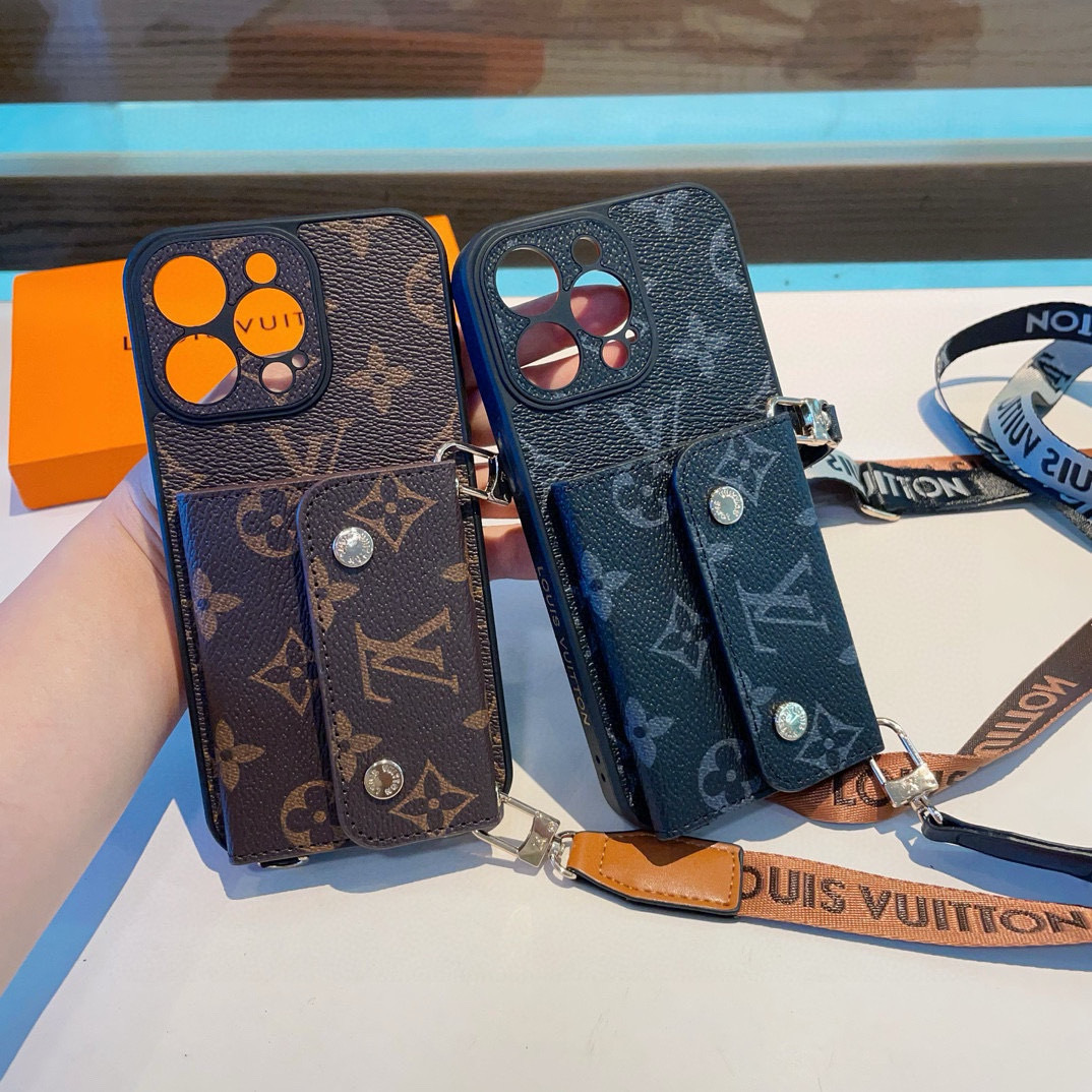上新LV经典老花斜挎左右开卡包手机壳
LV经典款拼色四包围边贴绒布侧边烫金贴皮666666 摄像头精