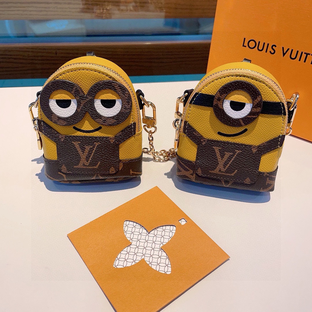 ❗原单货
☀ LOUIS VUITTON 小黄人链条斜挎小包，mini包包 可装银行卡💄蓝牙耳机…钥匙扣