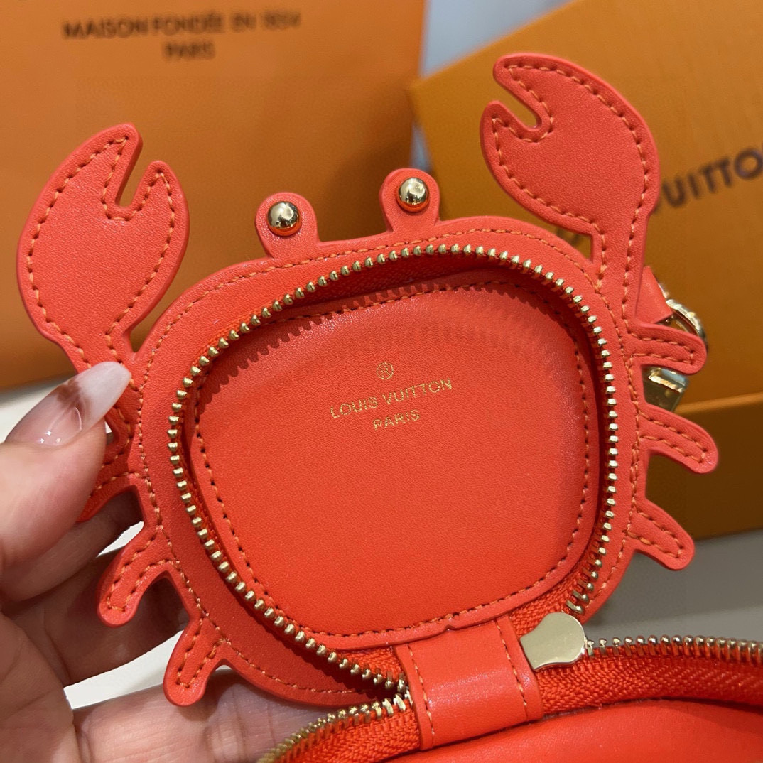  🆕官网新品 热卖Louis Vuitton 路易威登lv 小螃蟹耳机包钥匙扣挂件挂饰 Lv钥匙包蓝牙耳