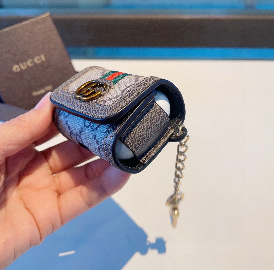 。Gucci古驰耳机包 经典老花原皮耳机套，钥匙扣包包挂件，一举两得！
AirPods 1/2通用款
A