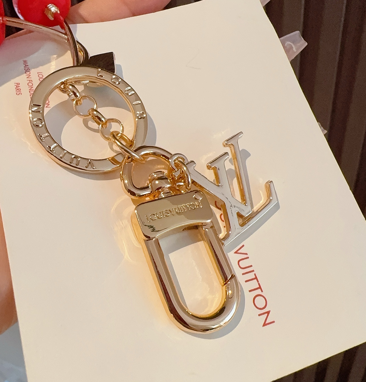  新款M02476 lv樱桃🍒钥匙扣 包包挂件挂饰
LV x TM LV Cerise 包饰出自路易威登