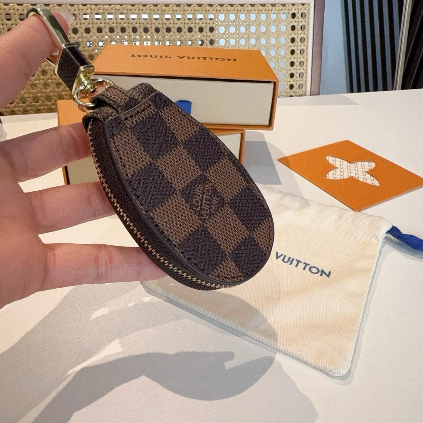  。LV经典老花钥匙包，车钥匙包 挂件配饰