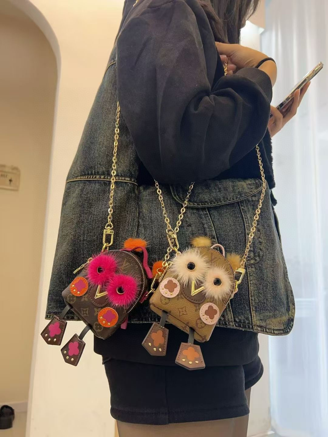  🆕LOUIS VUITTON官网M69552  PALM SPRINGS BEAR包饰与钥匙扣。
Lv