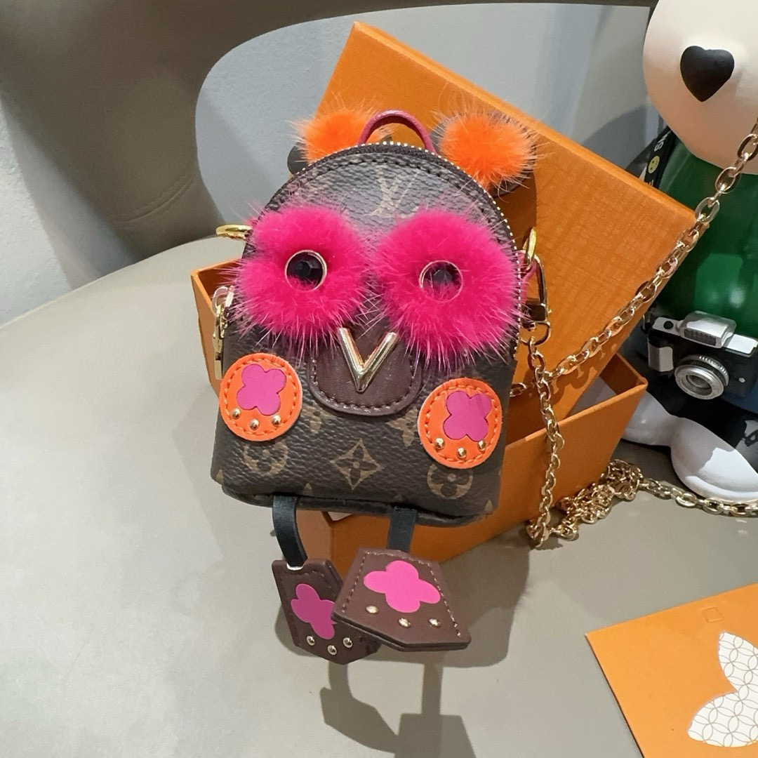  🆕LOUIS VUITTON官网M69552  PALM SPRINGS BEAR包饰与钥匙扣。
Lv