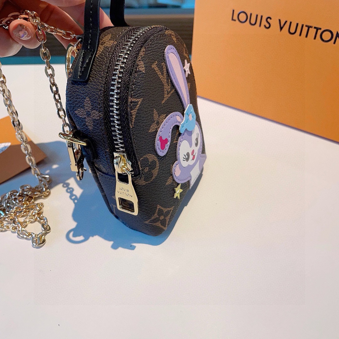 ❗原单货
☀ LOUIS VUITTON 新款卡通链条斜挎小包，mini包包 可装银行卡💄蓝牙耳机…钥匙