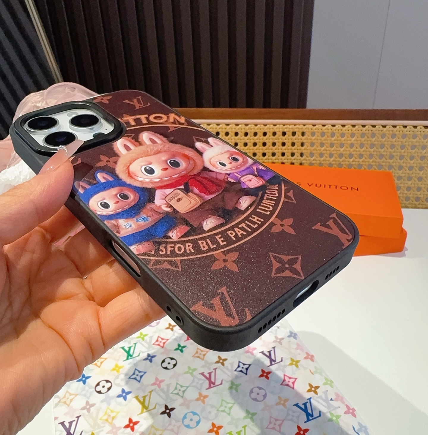  🆕Lv二合一贴皮全包手机壳 拉布布3D图案
型号：为了不出现报错型号，请打开本机查看手机设置显示的型号