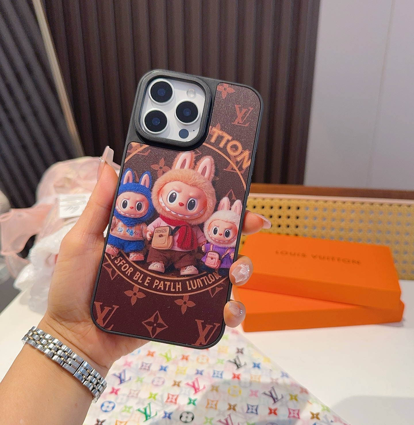  🆕Lv二合一贴皮全包手机壳 拉布布3D图案
型号：为了不出现报错型号，请打开本机查看手机设置显示的型号
