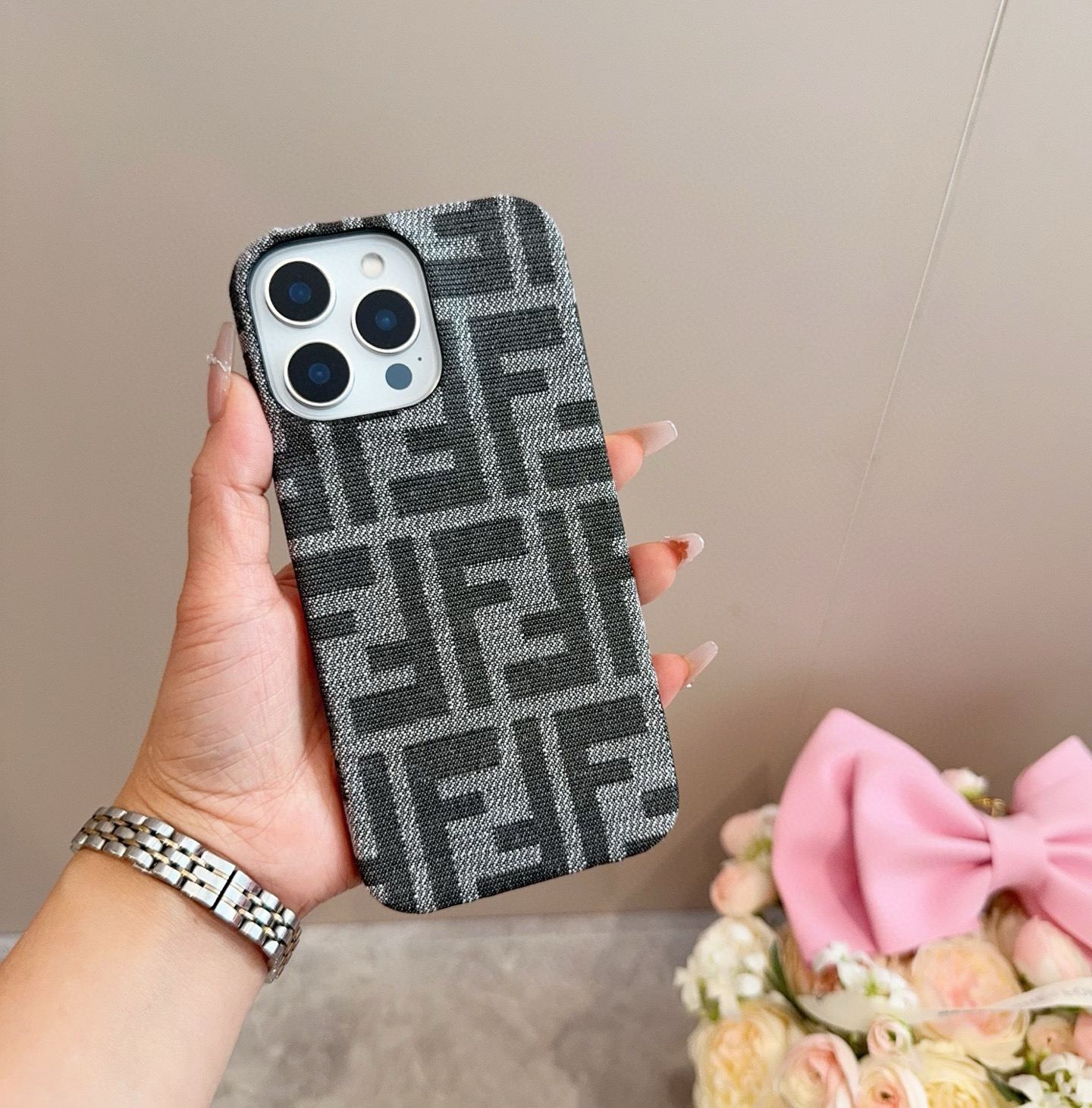  💗Fendi芬迪经典FF老花手机壳 
型号：为了不出现报错型号，请打开本机查看手机设置显示的型号⚠️⚠