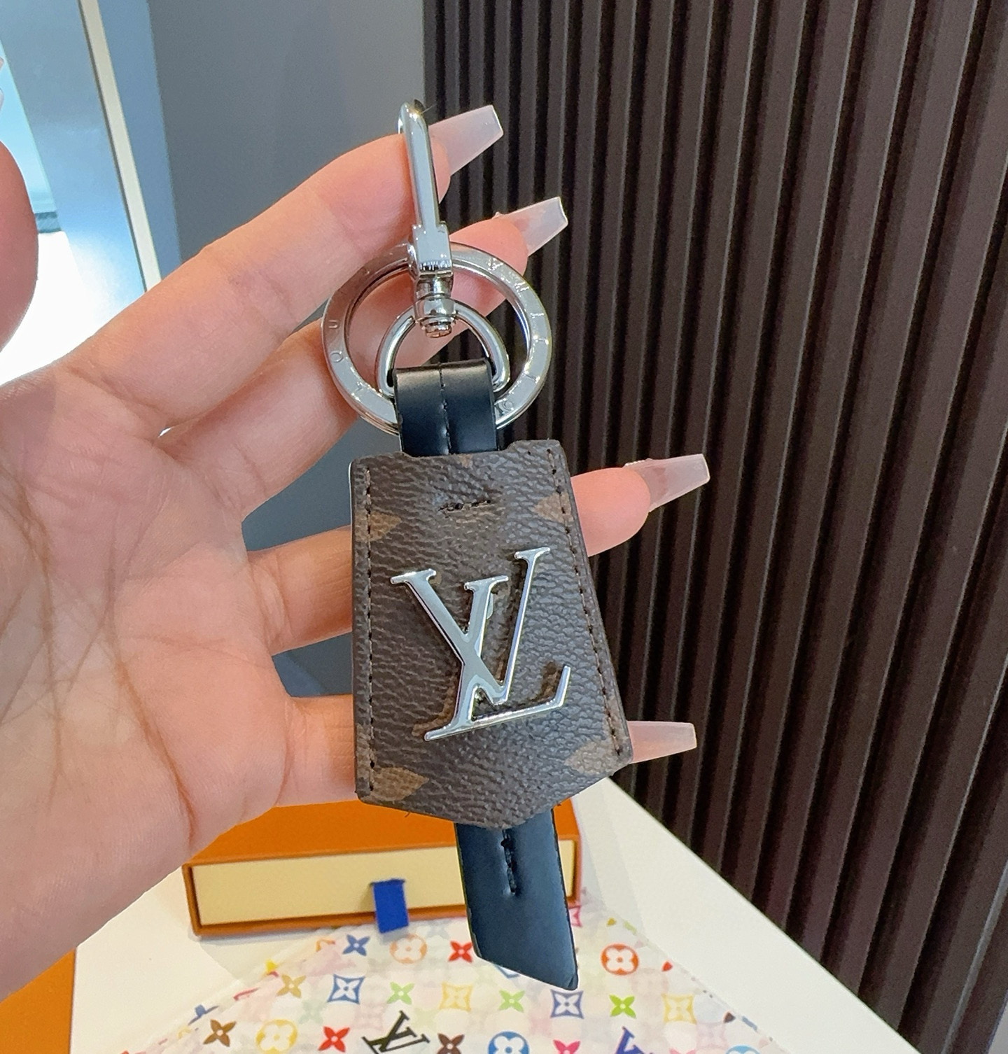 特批 🆕LOUIS VUITTON官网M63620  LV CLOCHES-CLES包饰与钥匙扣。
✨借
