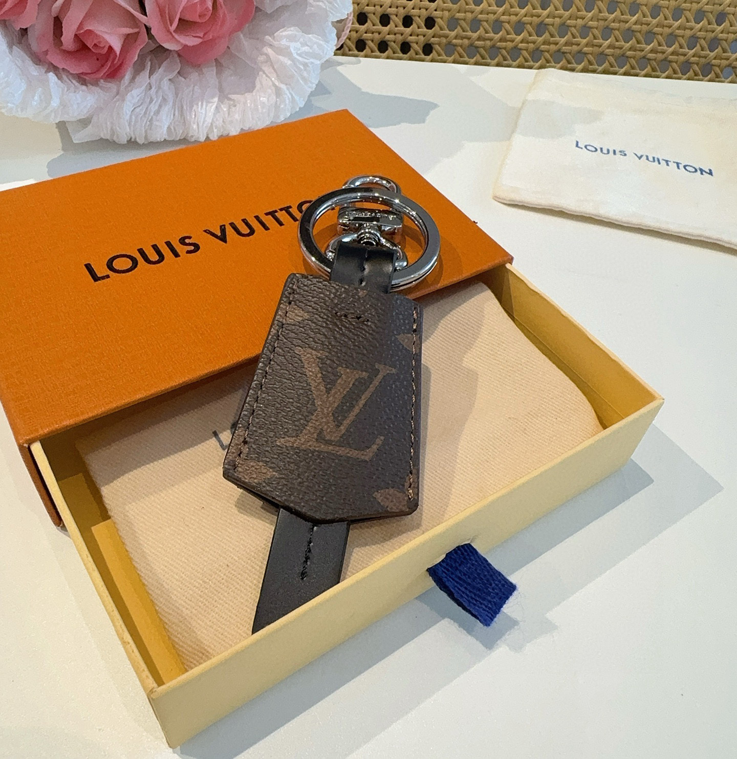 特批 🆕LOUIS VUITTON官网M63620  LV CLOCHES-CLES包饰与钥匙扣。
✨借