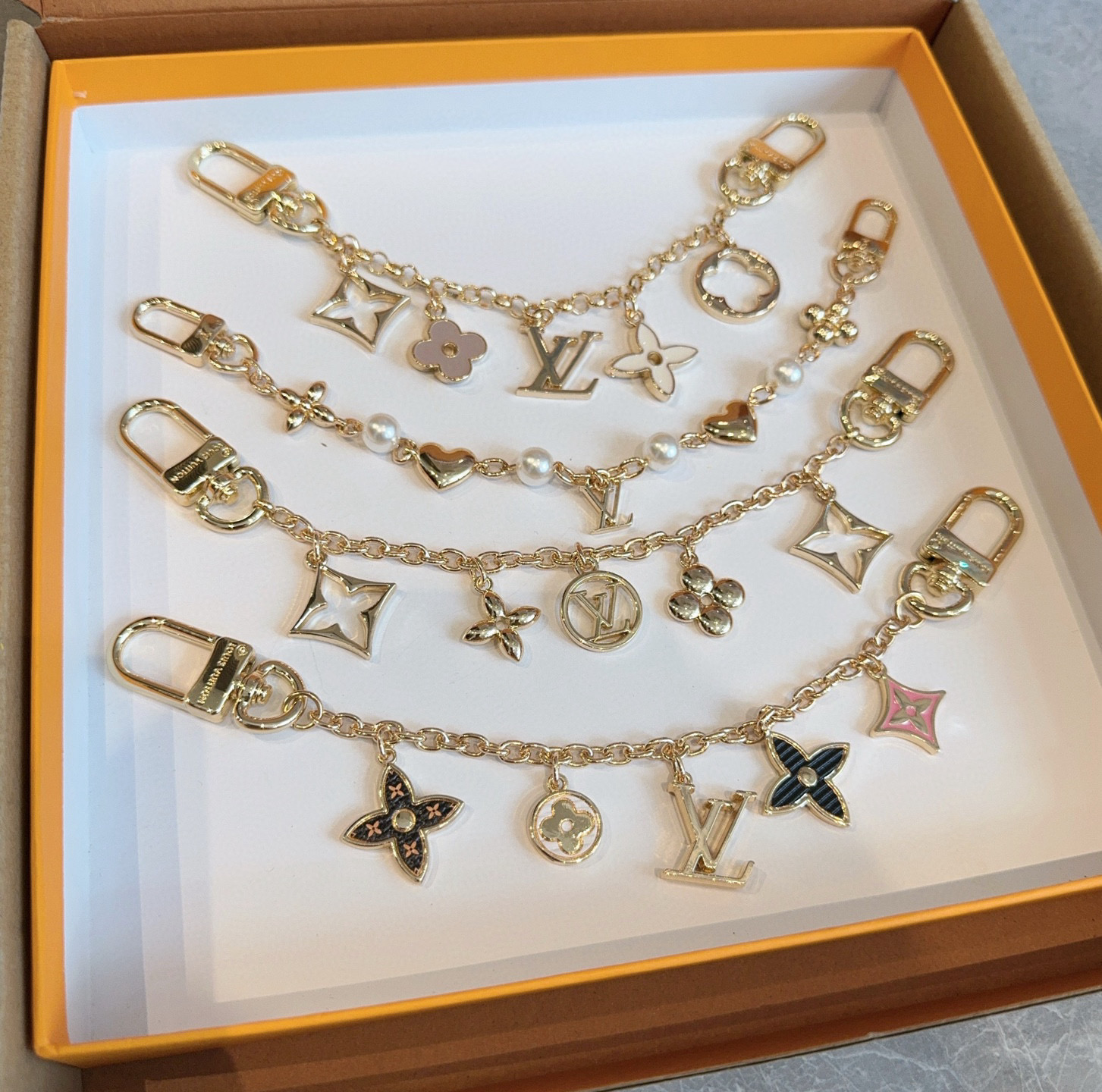   LV钥匙扣 包包挂链 挂件 金色
SPring Street Chain 包饰将 Monogram 
