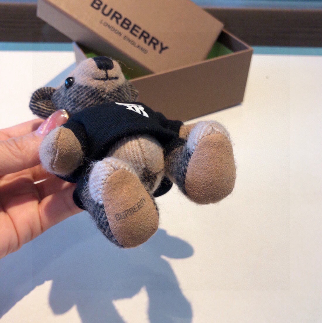  Burberry代工厂小熊🐻挂件，巴宝莉🐻卫衣泰迪熊钥匙扣挂件  温柔到心里🥰 
准备已久、精致自留 