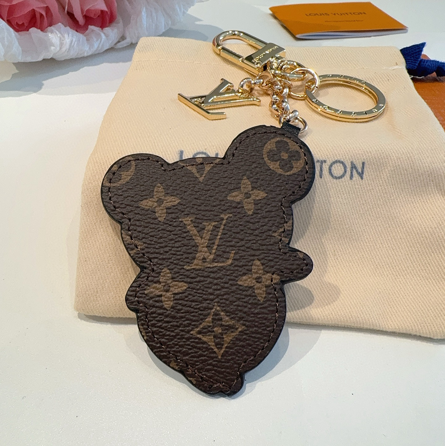 🆕 驴家新款LOUIS VUITTON x村上隆联名款字母卡通设计熊猫挂件 LV钥匙扣 包包挂饰 男女同