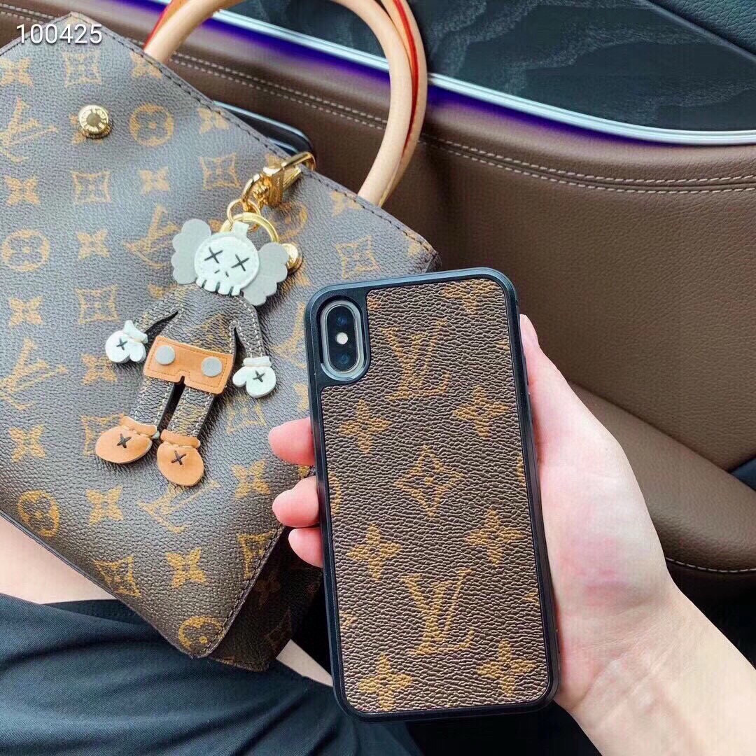 🆕LOUIS VUITTON ✕ KAWS 钥匙扣包包挂件 lv公仔钥匙扣 挂饰
KAWS公仔钥匙扣，与