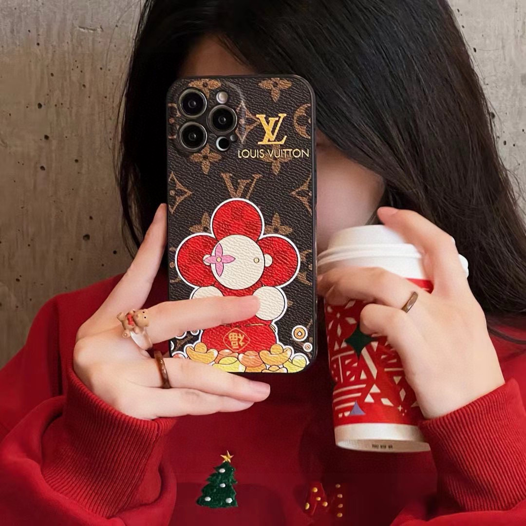 NO:372890,LV edge-adhesive mobile phone case New Year's lucky bag Sun spending money on mobile phone case [666][666] Model In order not to report errors, please open this machine to view the model displayed on the phone settings iPhone16 series update iPhone16pro Max (6.9) iPhone16pro. (6.3) iPhone16 (6.3) iPhone15pro max (6.7) iPhone15pro (6.1) iPhone15pro (6.1) iPhone14 (6.1) iPhone14pro (6.1) iPhone14pro Max (6.7) iPhone13 (6.1) iPhone13 pro (6.1) iPhone13pro max (6.7)  Need to customize the model (12/12pro/12promax/11) mobile phone case, mobile phone case, louis vuitton, phone cases19860909LV围边贴皮手机壳 新年款福袋太阳花钱多多手机壳[666][666] 型号为了不出现报错型号,请打开本机查看手机设置显示的型号 iPhone16系列更新 iPhone16pro Max（6.9） iPhone16pro.（6.3） iPhone16（6.3） iPhone15pro max（6.7） iPhone15pro（6.1） iPhone15（6.1） iPhone14（6.1） iPhone14pro（6.1） iPhone14pro Max（6.7） iPhone 13（6.1） iPhone13 pro（6.1） iPhone13pro max（6.7） 需定制型号（12/12pro/12promax/11）手机壳,手机壳,louis vuitton,phone cases,accessory