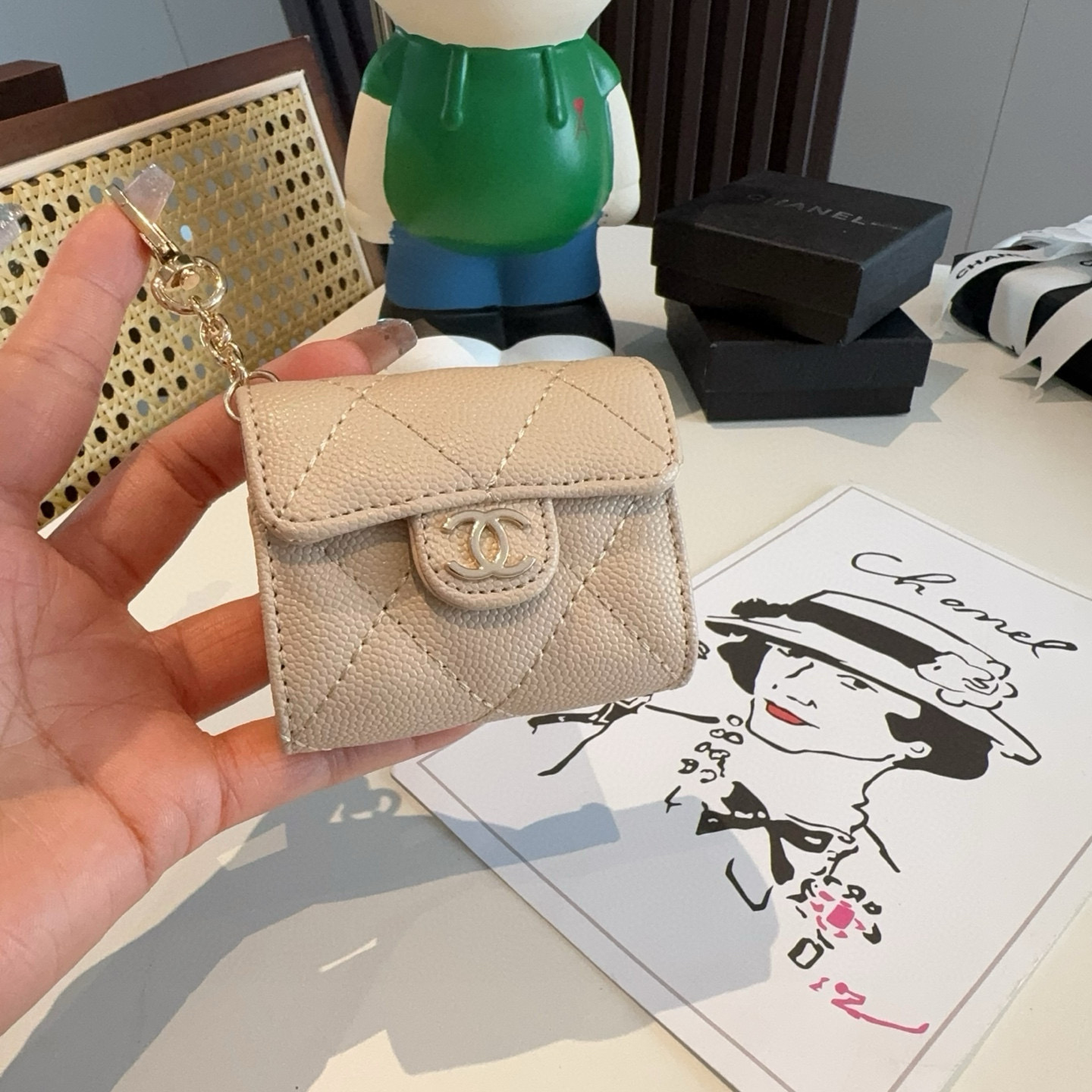 ❤️香奈儿CHANEL经典C3耳机包通用款💥官网11耳机包 
时尚迷你包包，配链条，蓝牙耳机包，包包挂件