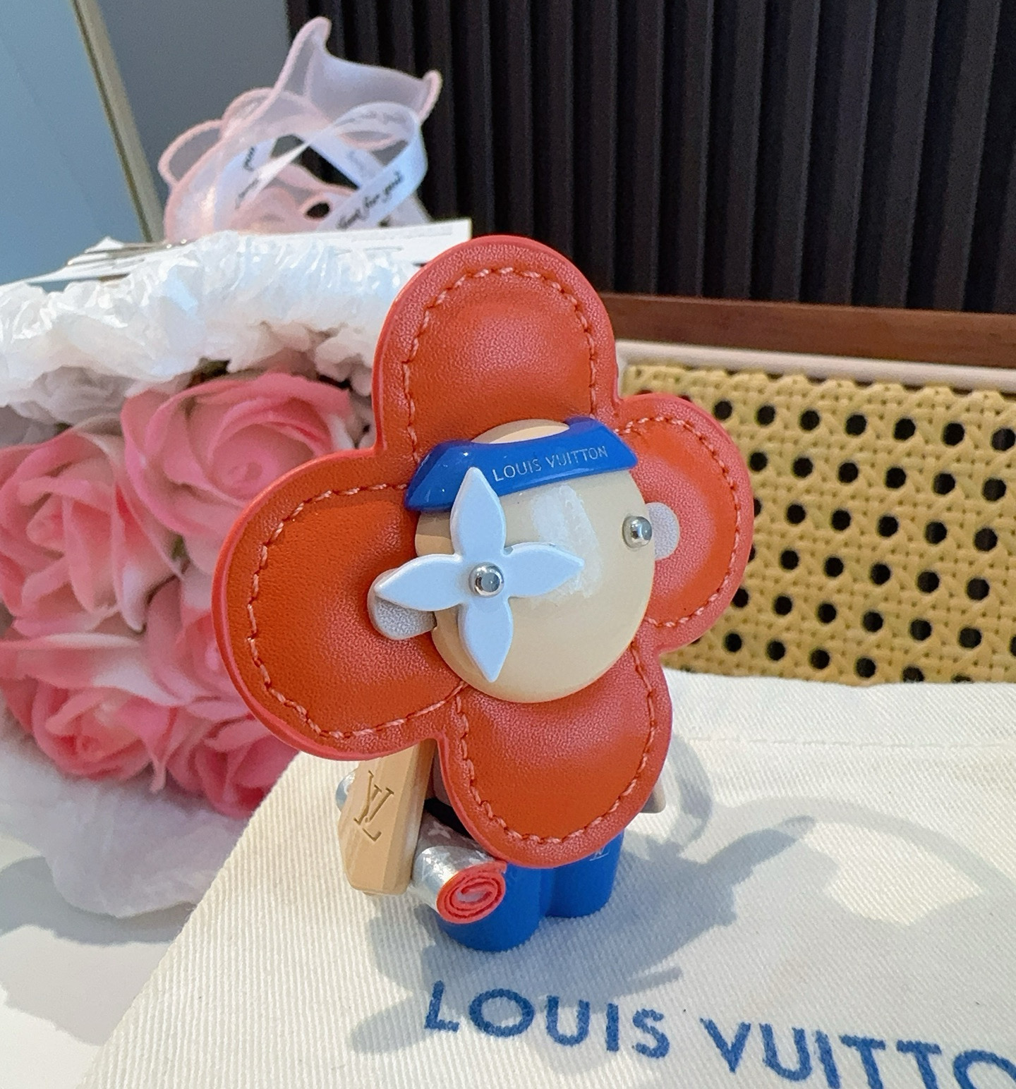 🆕Louis Vuitton 路易威登 薇薇安钥匙扣 LV包饰挂件 太阳花公仔 精钢五金  原版logo