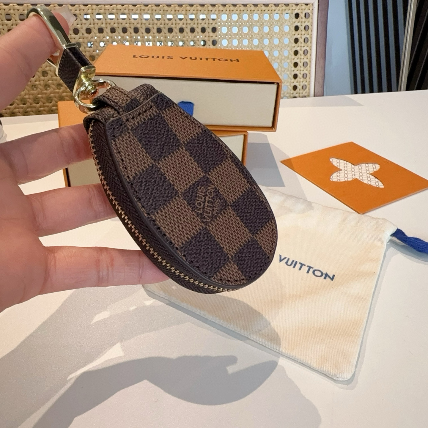  。LV经典老花钥匙包，车钥匙包 挂件配饰