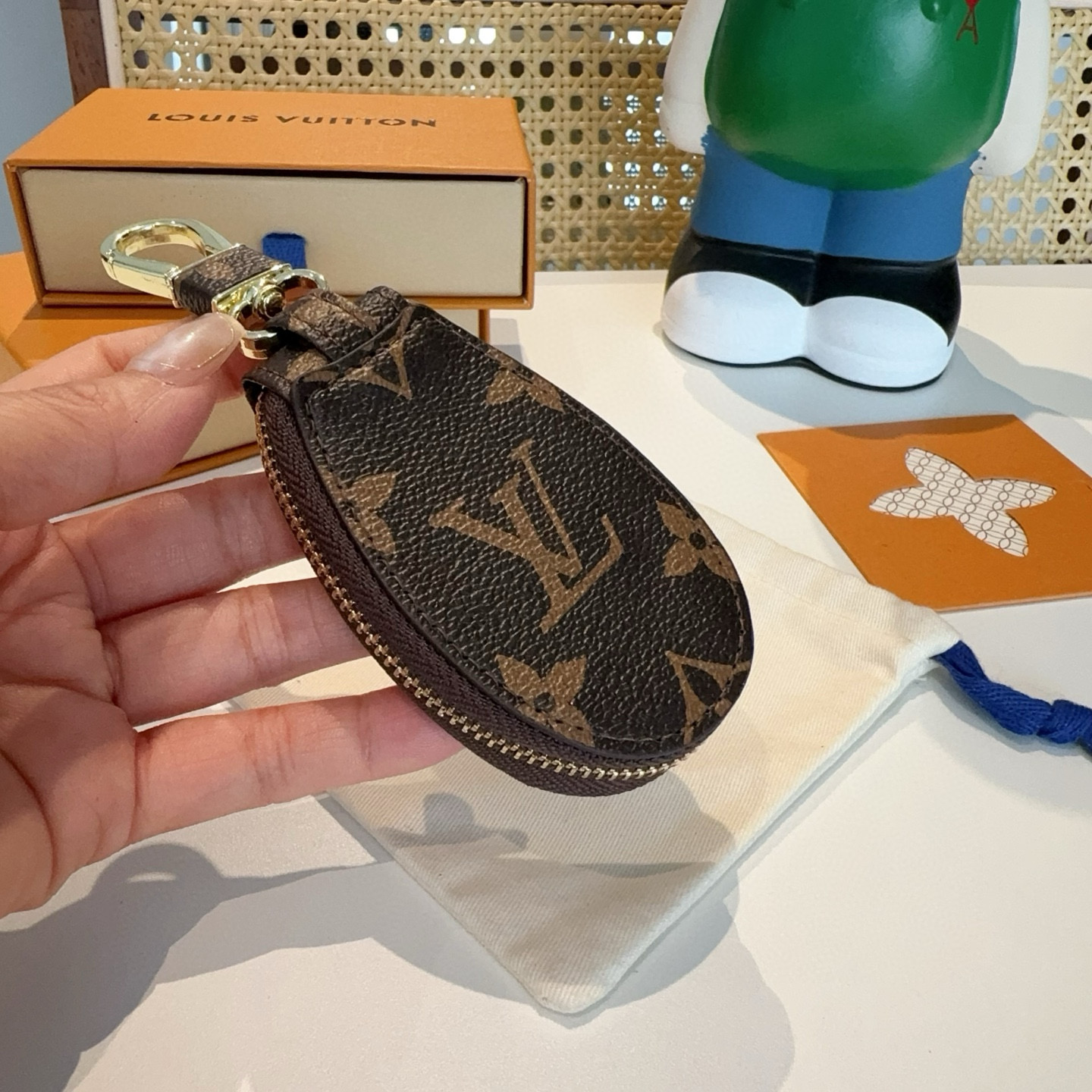  。LV经典老花钥匙包，车钥匙包 挂件配饰
