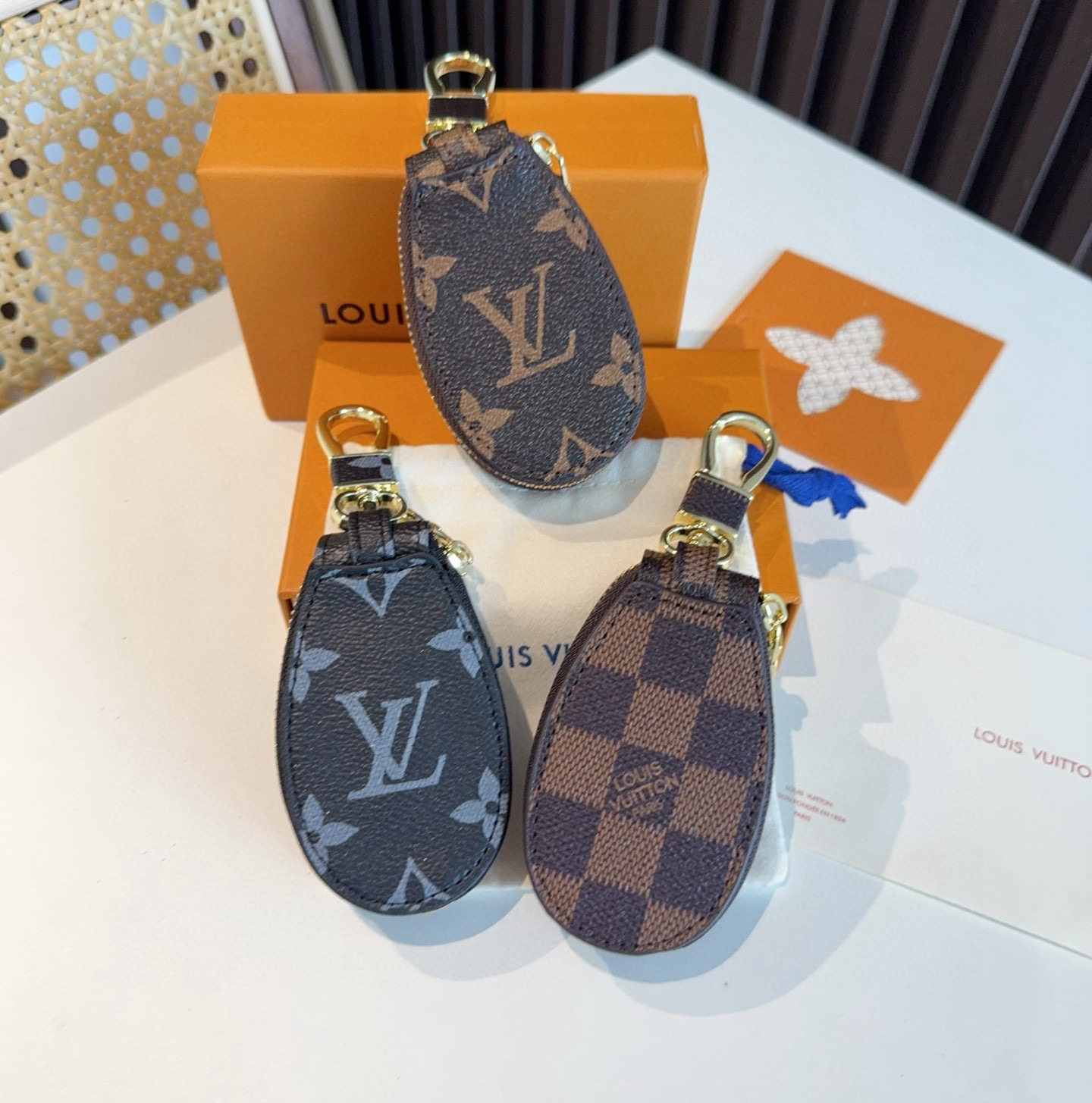  。LV经典老花钥匙包，车钥匙包 挂件配饰