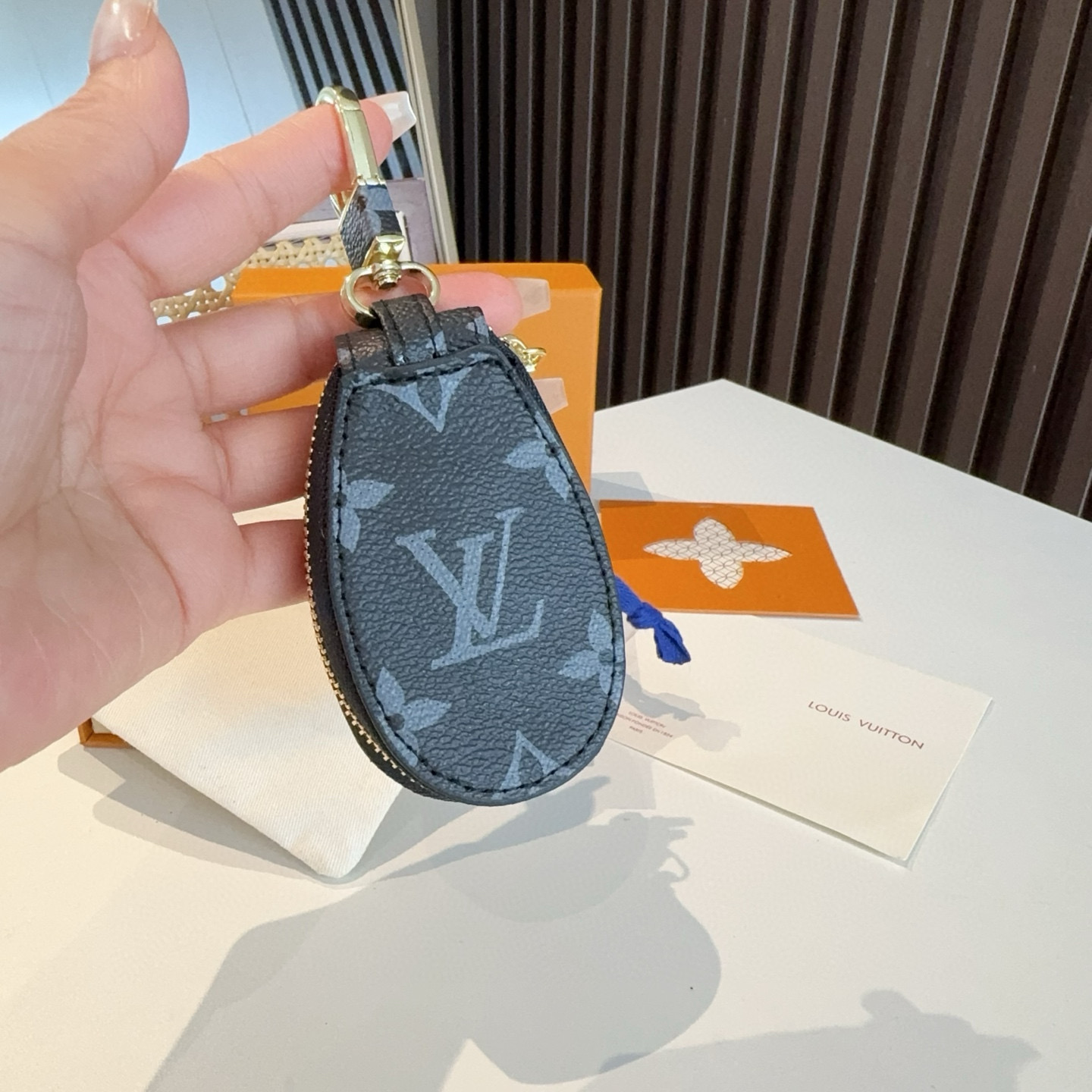  。LV经典老花钥匙包，车钥匙包 挂件配饰