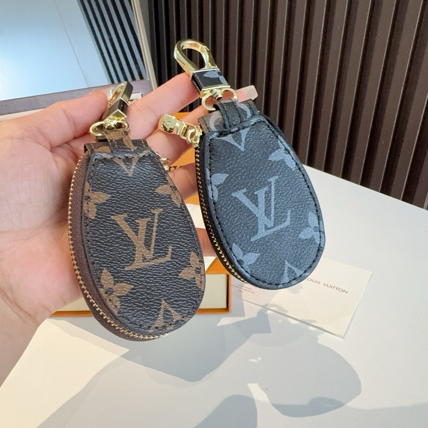 。LV经典老花钥匙包，车钥匙包 挂件配饰