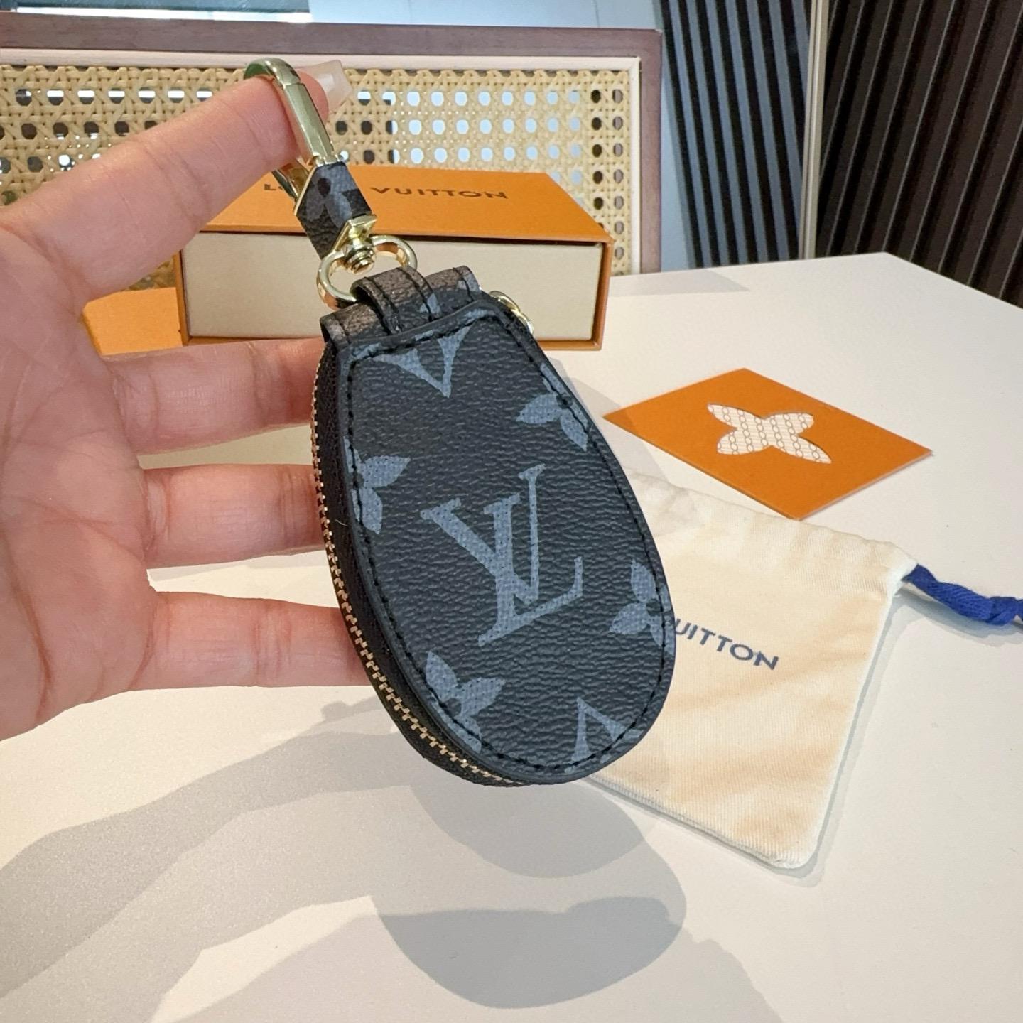  。LV经典老花钥匙包，车钥匙包 挂件配饰